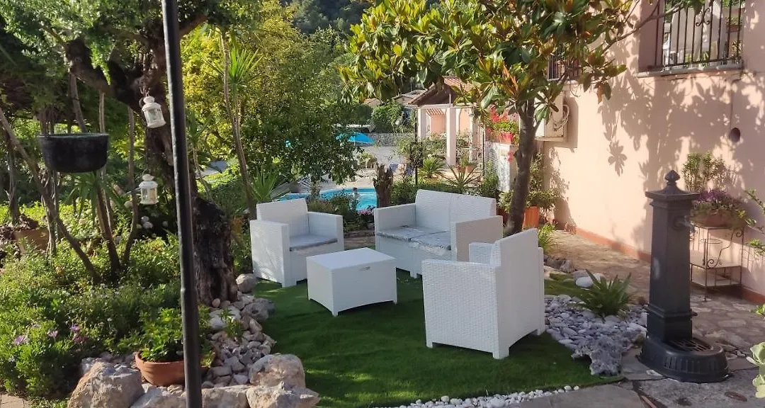 Bed & Breakfast Laino-1